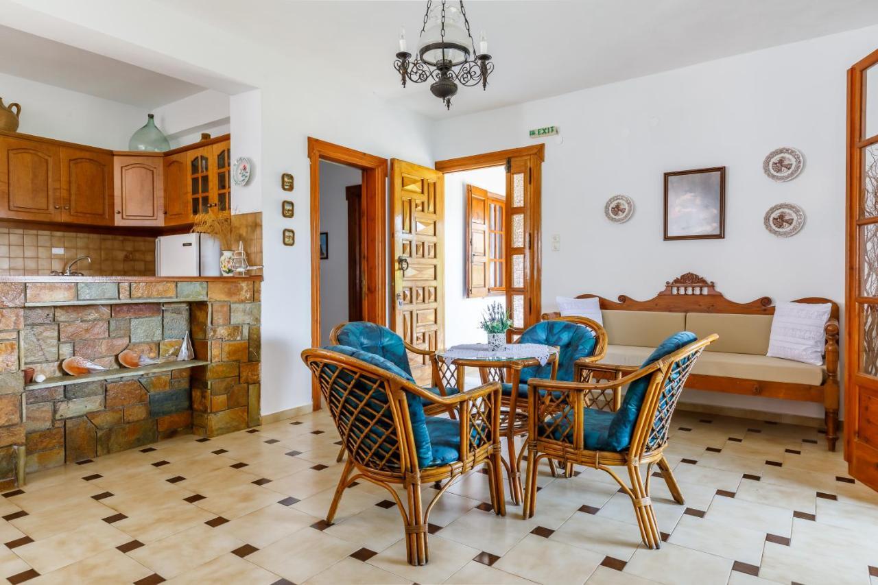 Ourania Apartment Skopelos Town Bagian luar foto