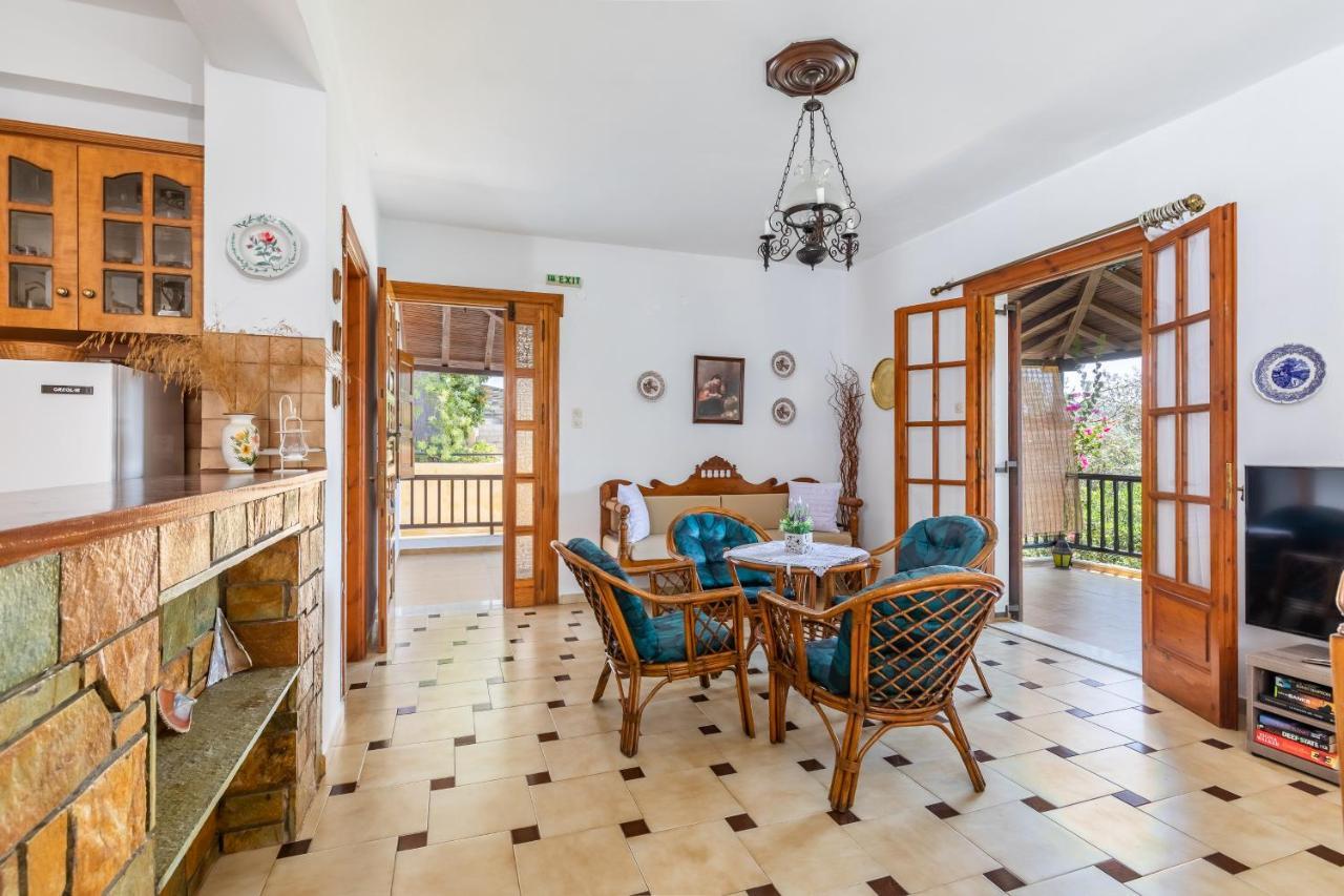 Ourania Apartment Skopelos Town Bagian luar foto
