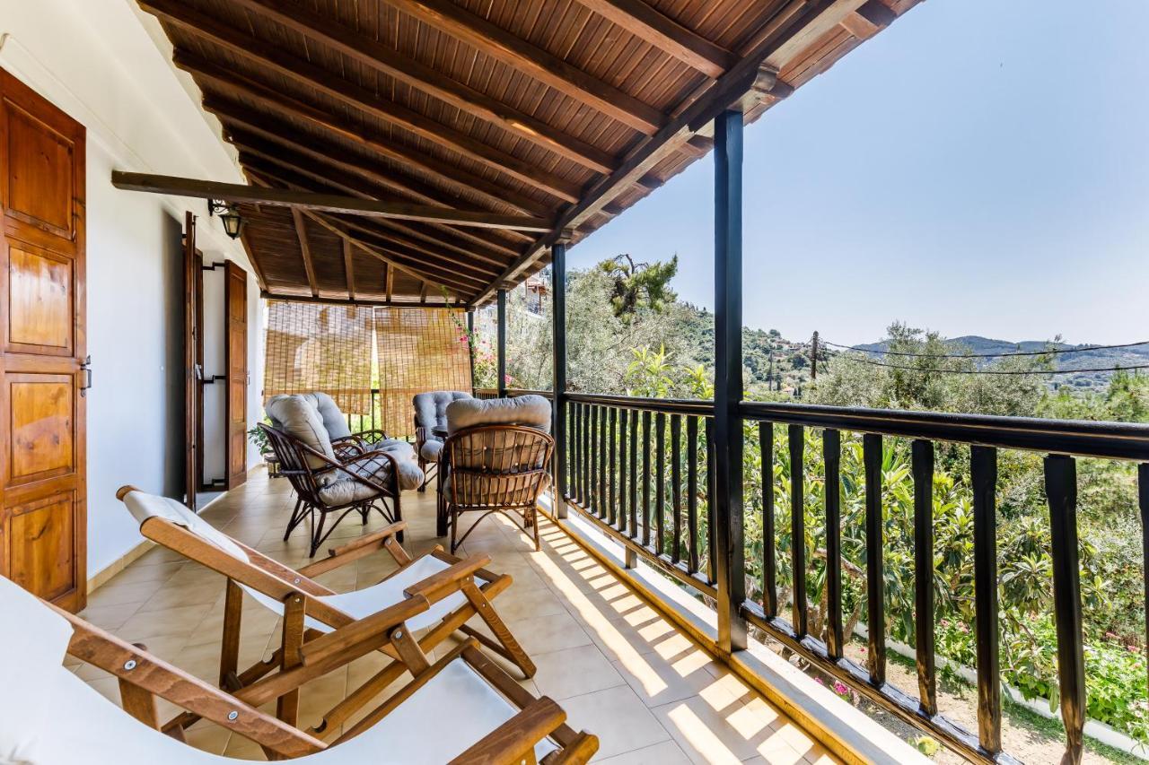 Ourania Apartment Skopelos Town Bagian luar foto