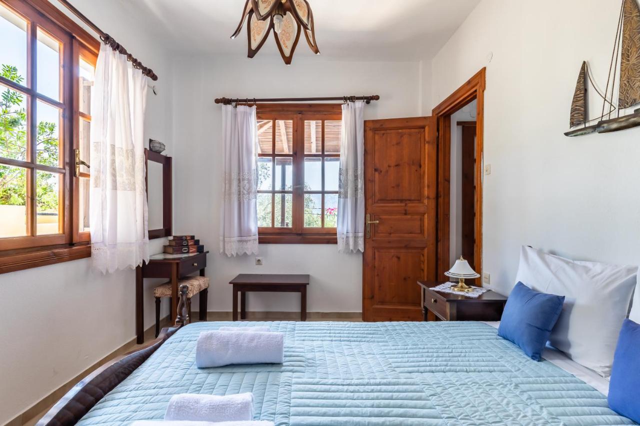 Ourania Apartment Skopelos Town Bagian luar foto