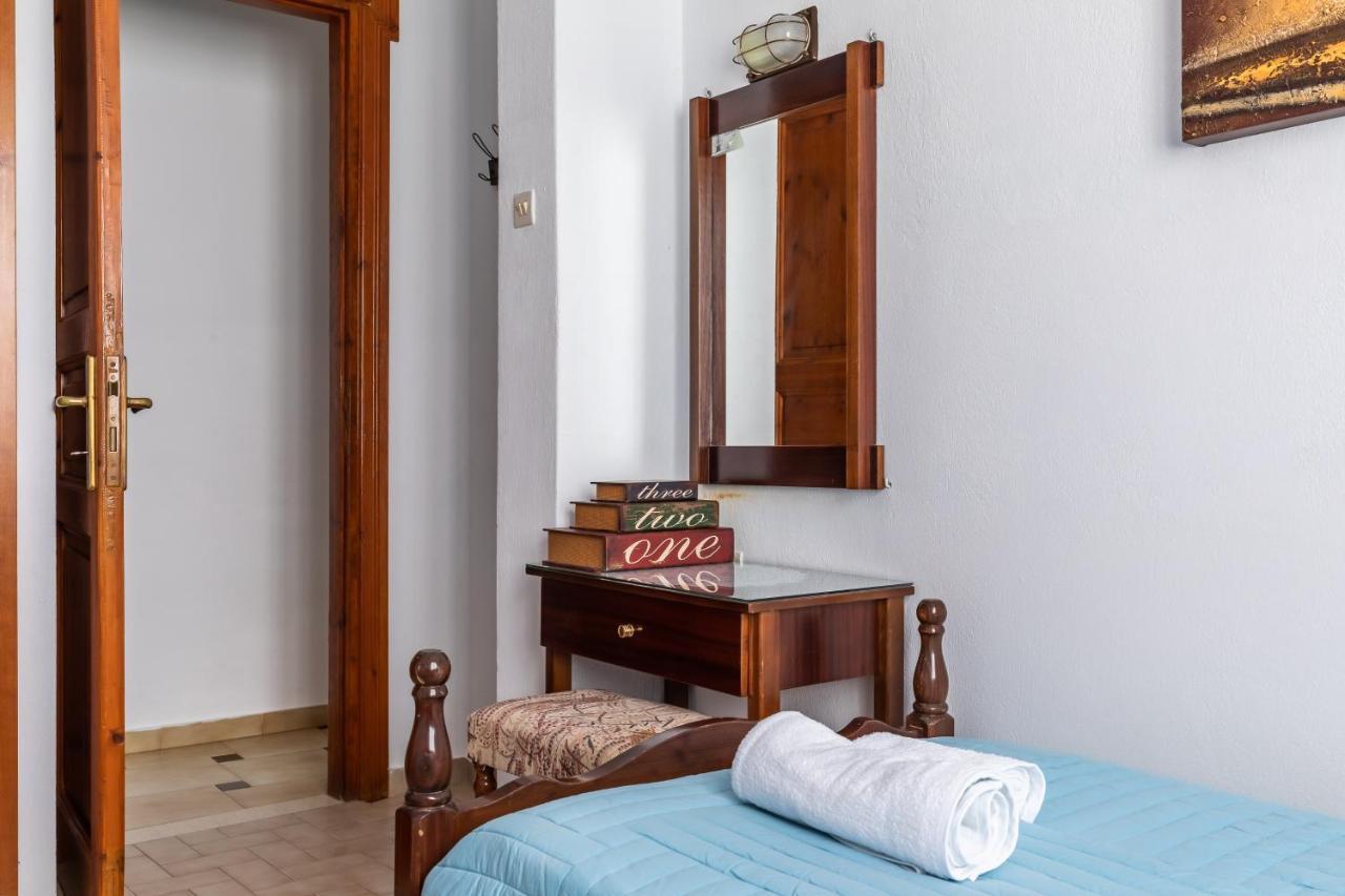 Ourania Apartment Skopelos Town Bagian luar foto