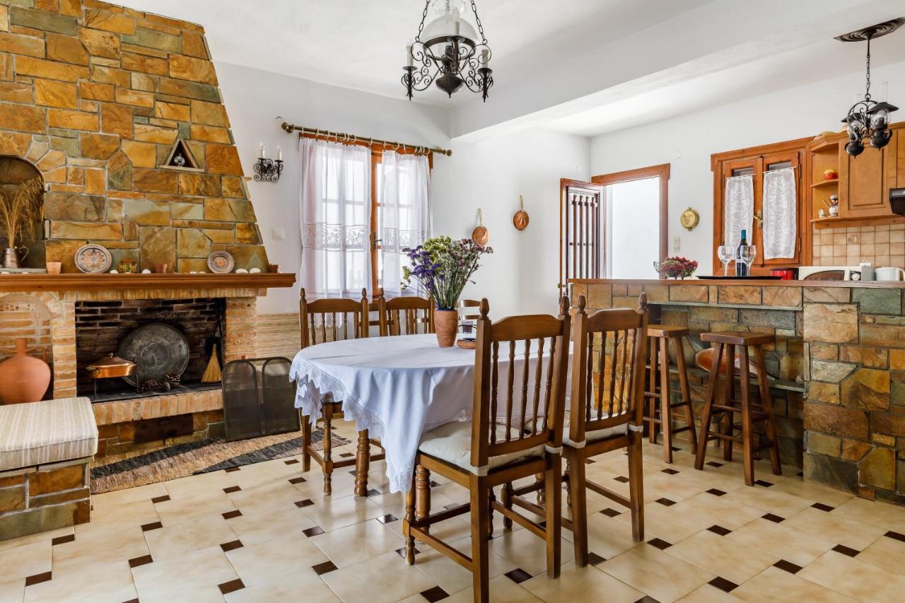 Ourania Apartment Skopelos Town Bagian luar foto
