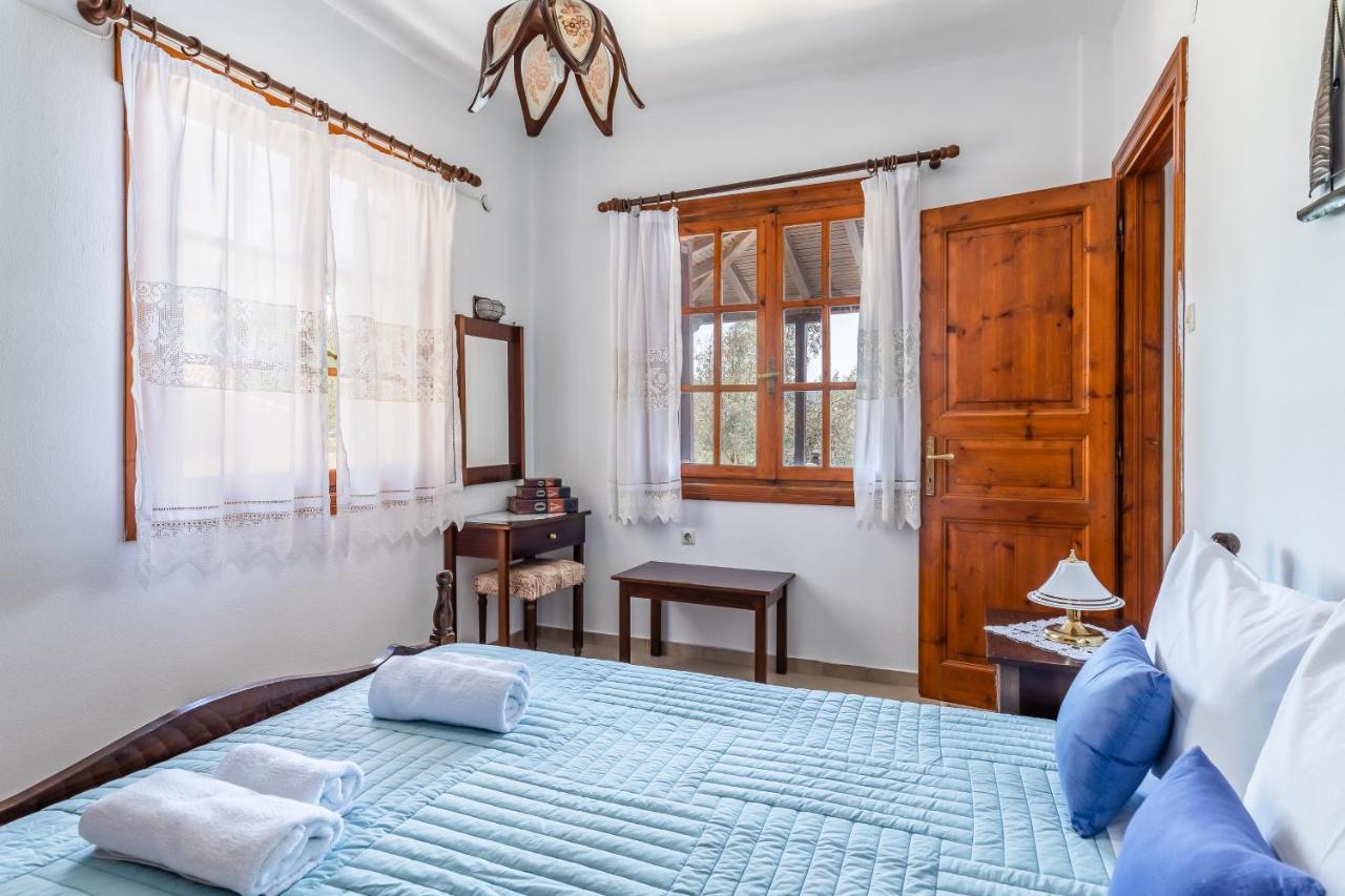 Ourania Apartment Skopelos Town Bagian luar foto