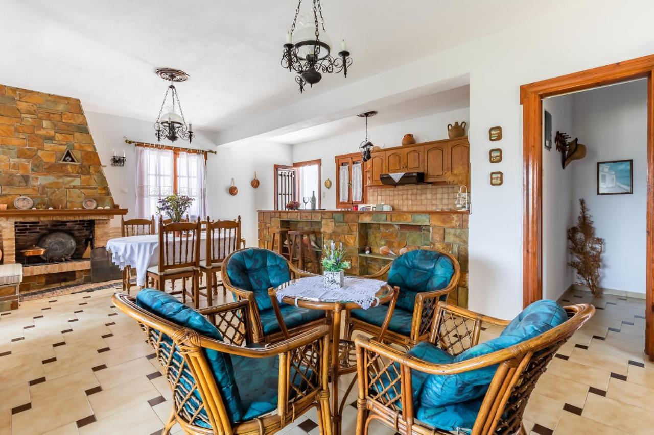 Ourania Apartment Skopelos Town Bagian luar foto