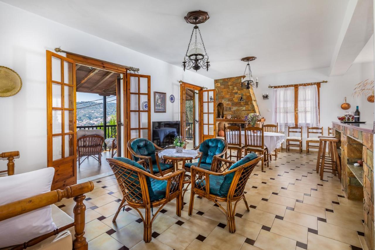 Ourania Apartment Skopelos Town Bagian luar foto